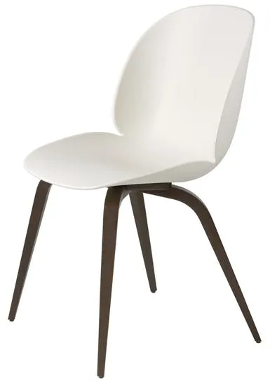 Sedia da pranzo GUBI Beetle Base in legno Rovere affumicato opaco/Bianco Alabastro